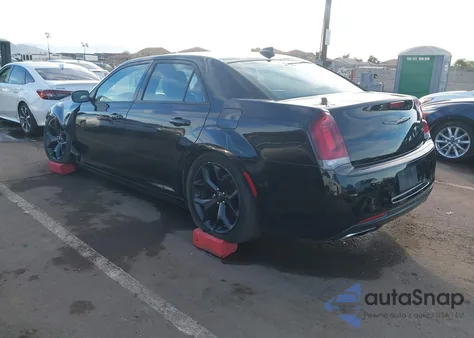 2021 Chrysler 300 300S z USA, uszkodzony, nr VIN 2C3CCABGXMH506946